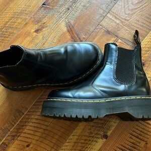 Dr. Martens 2976 SMOOTH LEATHER PLATFORM CHELSEA BOOTS
